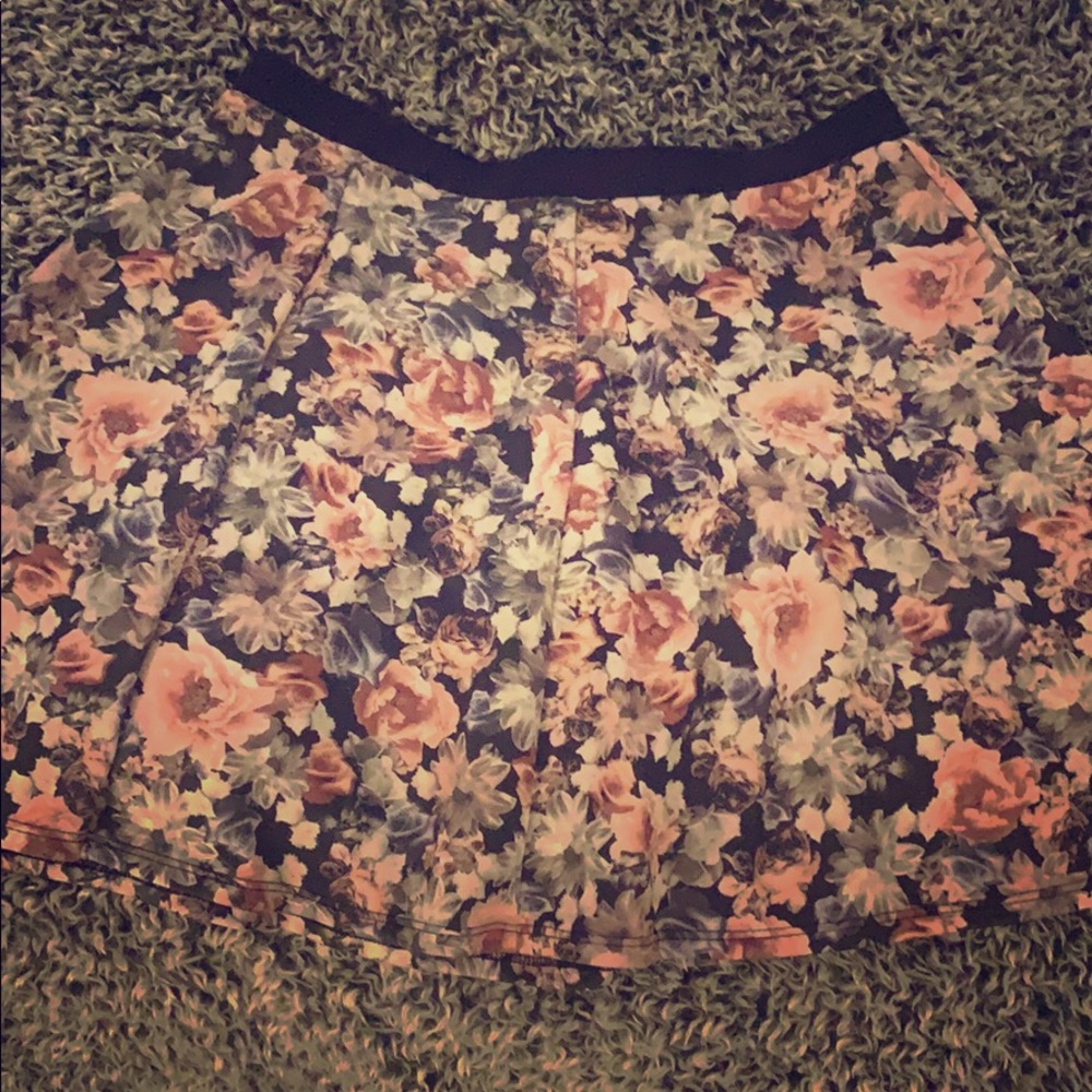 Skater skirt.